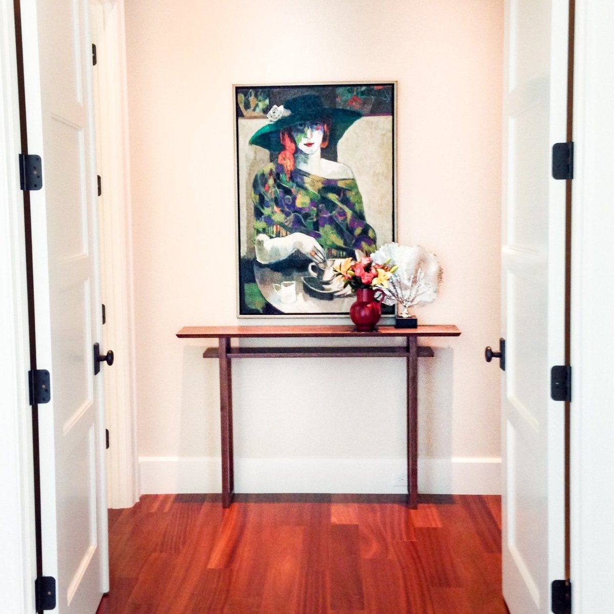 An artistic entryway console table in a modern entryway handcrafted by Mokuzai Furniture.